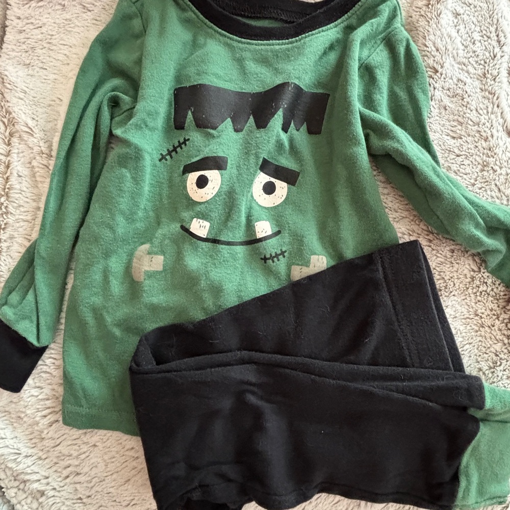 Old Navy Green and Black Pajama Top